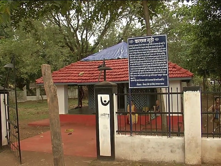 Bastar Dussehra: 75 दिन का ऐतिहासिक पर्व, कांटों के झूले पर झूलेंगी 'देवी', होंगी खास रस्में 2 Bastar Dussehra, Bastar Dussehra 2020, Dussehra 2020, Bastar Dussehra photos, Dussehra photos, what is Bastar Dussehra, Bastar Dussehra story, bastar news, chhattisgarhi culture, छत्तीसगढ़ समाचार, बस्तर समाचार, बस्तर दशहरा, बस्तर दशहरा 2002, बस्तर दशहरा फोटो, बस्तर राज परिवार, क्या है बस्तर दशहरा