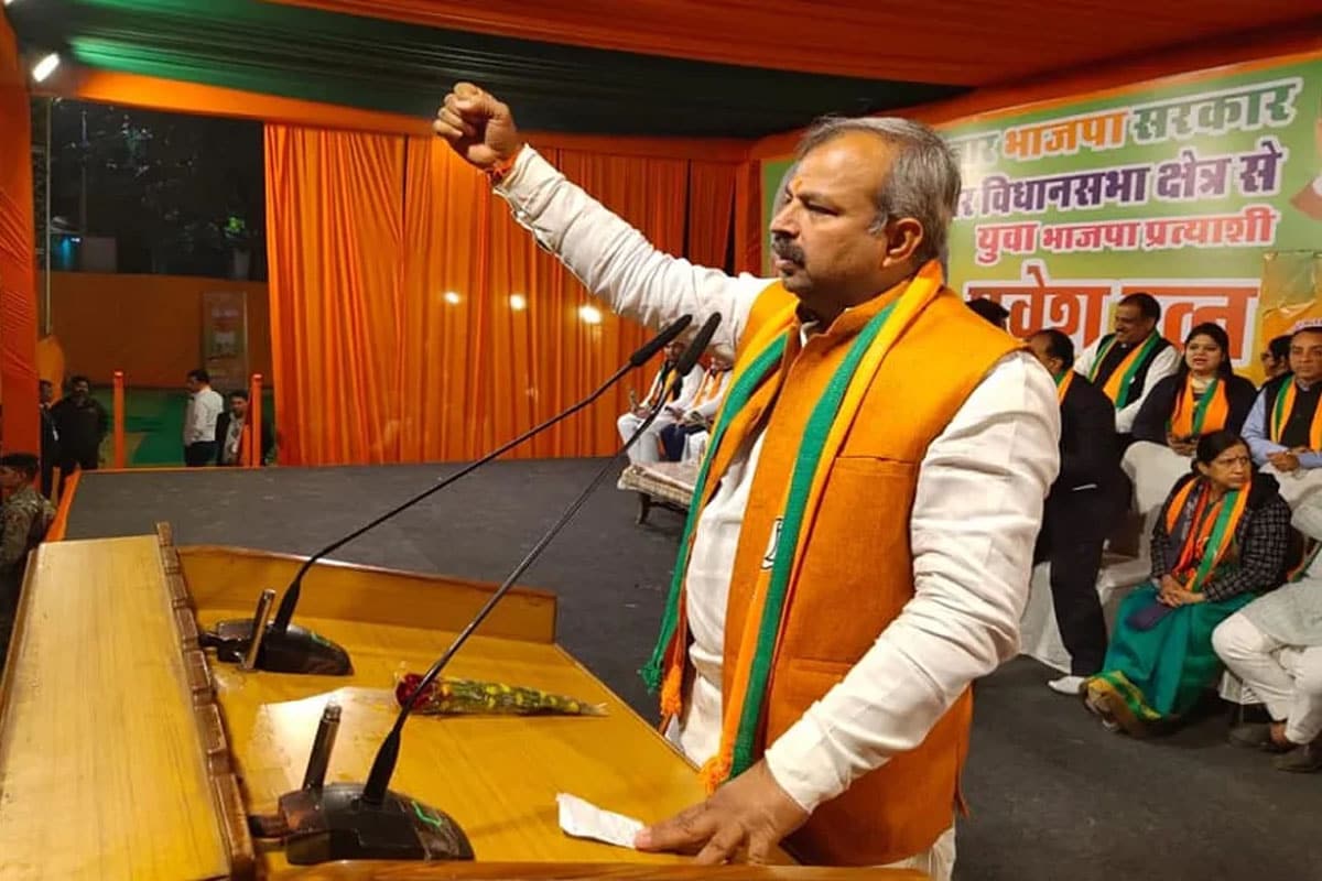दिल्ली बीजेपी अध्यक्ष आदेश गुप्ता ने आदर्श नगर में मृतक राहुल के परिवार से मिलकर संवेदनाएं प्रकट की.