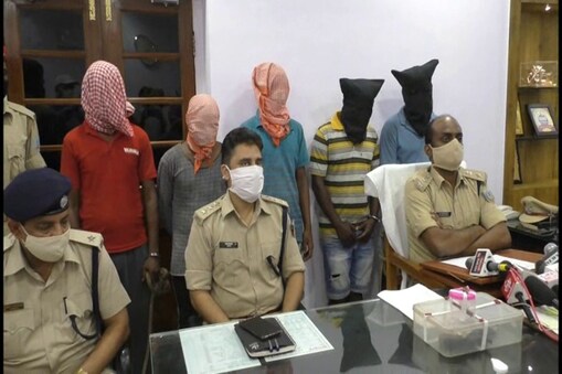 पुलिस ने 48 घंटे में पांचों आरोपी को गिरफ्तार कर लिया पुलिस ने 48 घंटे में पांचों आरोपी को गिरफ्तार कर लिया
