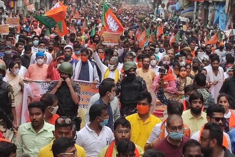 कोलकाता में ममता बनर्जी के खिलाफ BJP का प्रदर्शन.