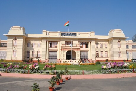 बिहार विधानसभा के चुनाव में इस बार स्थिति 04 गठबंधनों के होने के कारण दिलचस्प हो गई है