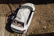 PHOTOS: मोहाली में बेकाबू कार पुल से नीचे गिरी, एक युवक की मौत, दो घायल