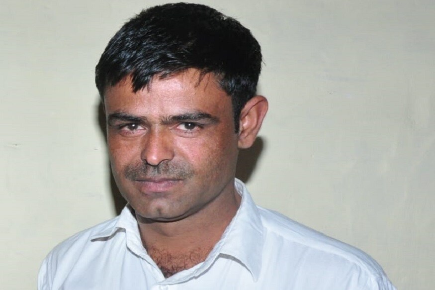 पुलिस अधिकारी ने बताया कि मृतक के स्वजनों ने बताया है कि राममेहर हिसार से अपने गांव डाटा आ रहे थे. उनकी बरवाला में डिस्पोजल कप और प्लेट की फैक्ट्री है. बीती रोज बैंक से 11 लाख रुपये निकलवाए थे. रात करीब 12 बजे के आसपास महजत गांव के पास दो बाइक सवारों ने कार को घेर लिया और घटना को अंजाम दिया. (Photo: News18)