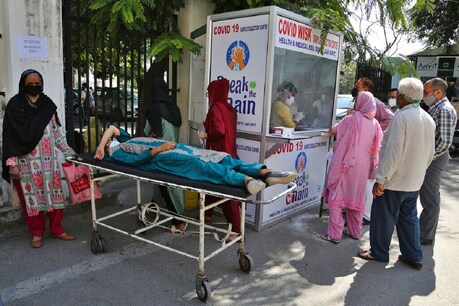 देश में कोरोना मरीजों की संख्या 70 लाख को पार कर गई है.