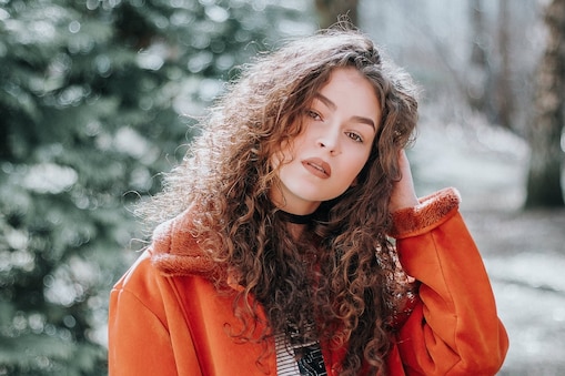 winter hair care tips बालों को ऐसे बनाएं खूबसूरत . Image Credit/Pexels Jonas-Svidras winter hair care tips बालों को ऐसे बनाएं खूबसूरत . Image Credit/Pexels Jonas-Svidras