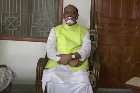 विनोद चौधरी एमएलसी रह चुके हैं.