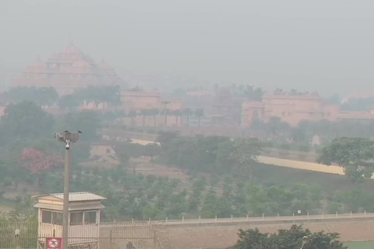आज का मौसम: कुछ राज्यों में बारिश के आसार, दिल्ली में आज सुधर सकती है हवा