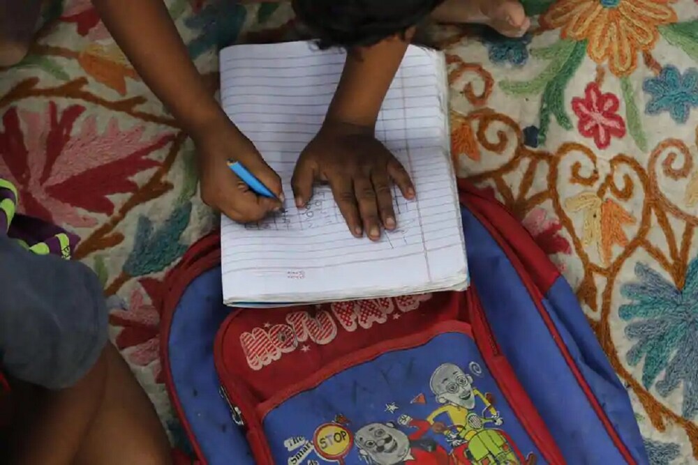 जोखिम लेकर अपने बच्चे स्कूल भेजने को तैयार नहीं अभिभावक