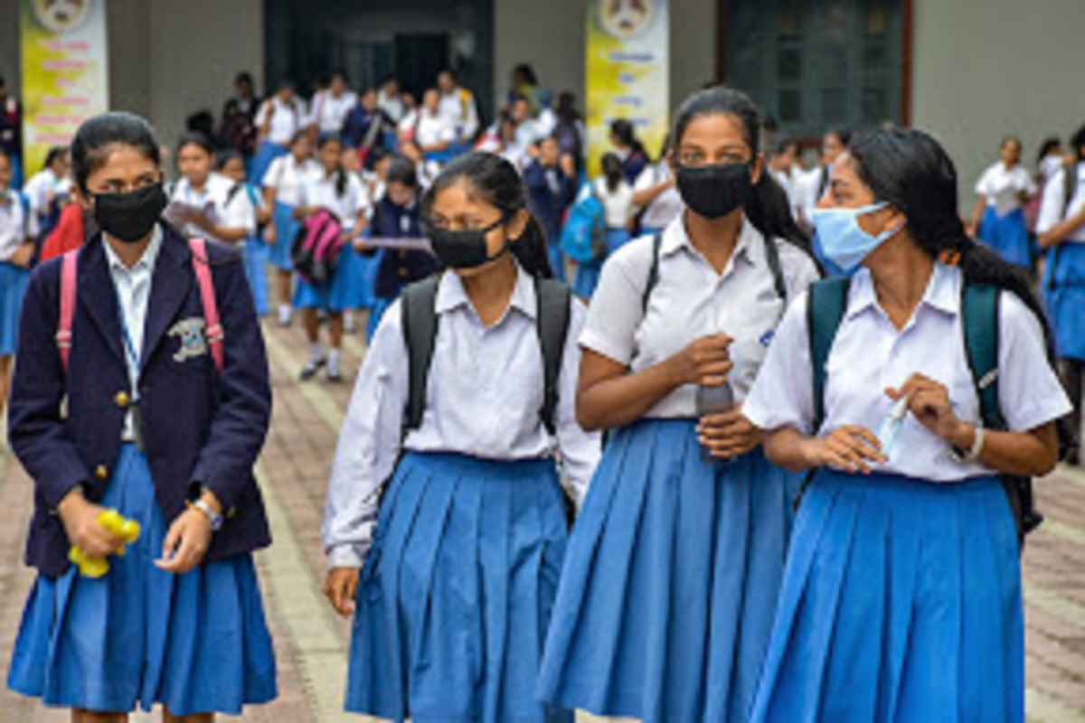 महाराष्ट्र सरकार ने इससे पहले नौवीं कक्षा से 12 वीं कक्षा तक के स्कूलों को 23 नवंबर से दोबारा खोले जाने की घोषणा की थी. (प्रतीकात्मक फोटो)