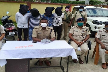 पुलिस के हत्थे चढ़े बाइक चोर गिरोह के सदस्य.
