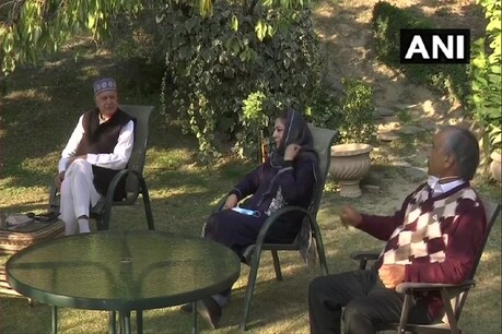 गुपकार घोषणा पर फारूक अब्दुल्ला के आवास पर बैठक, महबूबा मुफ्ती भी मौजूद गुपकार घोषणा पर फारूक अब्दुल्ला के आवास पर बैठक, महबूबा मुफ्ती भी मौजूद