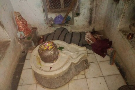 भगवान शिव को प्रसन्न करने के लिए अधेड़ ने की खुद की बलि देने की कोशिश