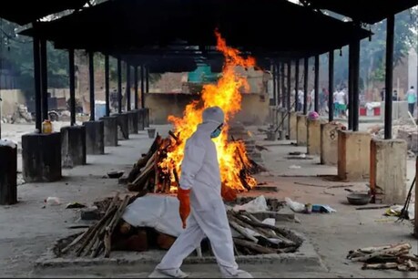 कोरोना से हुई मौत के बात अंतिम संस्कार का कार्य.