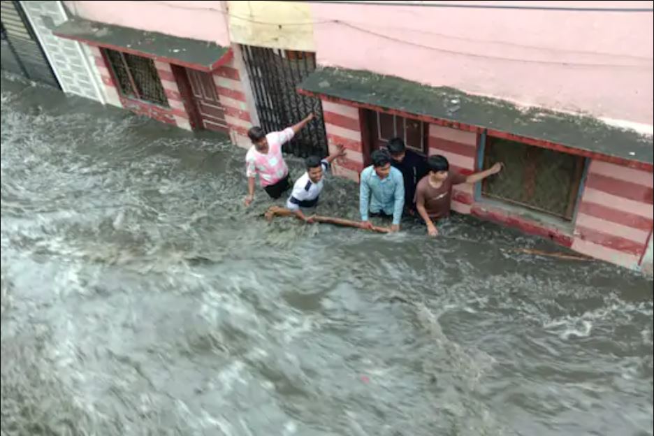 hyderabad flood, hyderabad flood news, hyderabad flood 2020, hyderabad weather, हैदराबाद बाढ़, हैदराबाद स्टेट, हैदराबाद सिटी, बाढ़ बचाव
