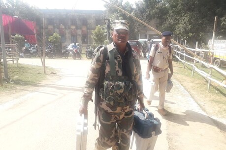 पोलिंग पार्टियों को बूथों के लिए रवाना कर दिया गया है.