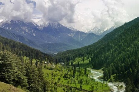 73 सालों में कितने बदलते गए कश्मीर के हालात