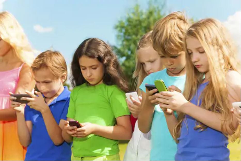 what is screen time, screen time setting, screen time effects, child development, स्क्रीन टाइम क्या है, स्क्रीन टाइम सेट, स्क्रीन टाइम सेटिंग, बच्चों का डेवलपमेंट