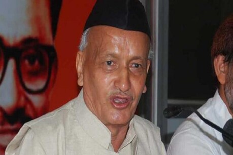कोश्यारी ने गृहमंत्री से गोस्वामी के परिवार को उनसे मिलने एवं बातें करने की अनुमति देने को भी कहा है. (फाइल फोटो)