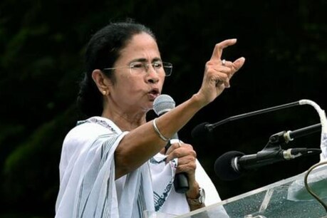 ममता सरकार बीजेपी के खिलाफ आक्रामक प्रचार अभियान शुरू करने वाली है. (फाइल फोटो)