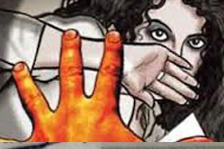 कांग्रेस जिला अध्यक्ष के भजीते पर आंगनबाड़ी कार्यकर्ता ने छेड़छाड़ का आरोप लगाया है. (सांकेतिक तस्वीर)