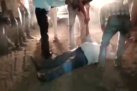 बीजेपी विधायक की गाड़ी के आगे लेटा किसान कुलविंदर सिंह (Photo: Video Grab)