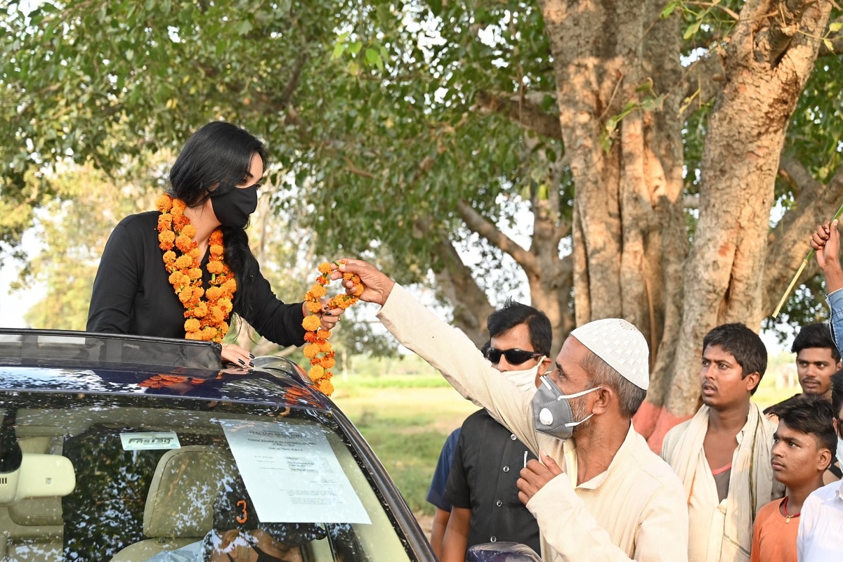 Pushpam Priya Chaudhary, CM Candidates, Who is Pushpam Priya Chaudhary, Plurals party, The Plurals party, Bihar Assembly Elections, Bihar Assembly Elections 2020, Bihar Assembly Election, पुष्पम प्रिया चौधरी, पुष्पम प्रिया चौधरी, प्लूरल्स पार्टी, द प्लूरल्स पार्टी, सीएम कैंडिडेट पुष्पम प्रिया चौधरी, लंदन, मुजफ्फरपुर, भूमिहार, बांकीपुर, बिहार चुनाव 2020, बिहार विधानसभा चुनाव 2020, एनडीए के सीएम कैंडिडेट नीतीश कुमार को पुष्पम कितना नुकसान पहुंचा रही हैं?