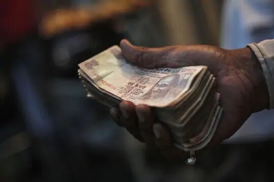 अगर आपके पास पुराना वाला 10 रुपए का नोट है तो आप कमाई कर सकते हैं. 