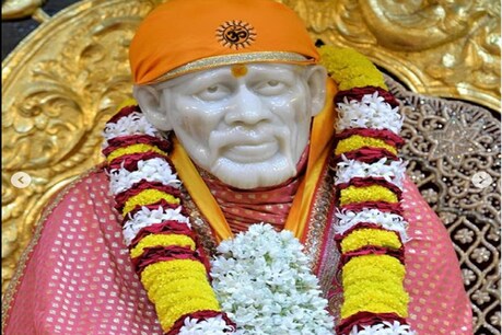 शिरडी साईं बाबा पूरी करते हैं भक्तों की मुराद, जानें समाधि और पूरी कहानी के बारे में