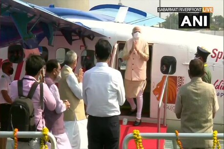 पीएम मोदी ने सी-प्लेन से केवड़िया से साबरमती तक का किया सफर.