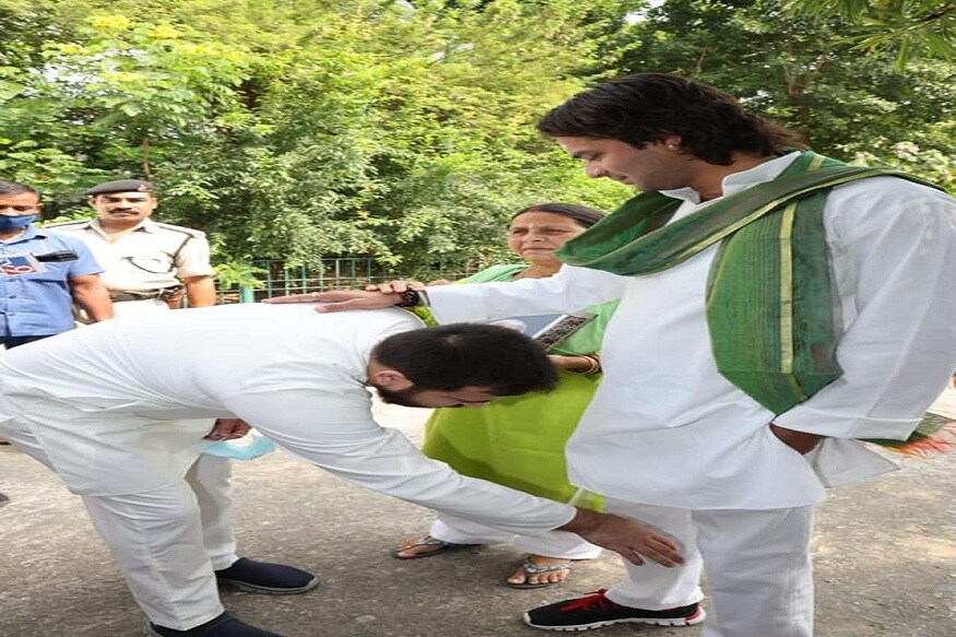 Tejashwi Yadav, Bihar Election 2020, bihar assembly elections 2020, nomination file, Tejashwi Yadav ,Lalu yadav,rjd, jdu, narendra modi, bihar news, राघोपुर विधानसभा सीट, तेजस्वी कहां से लड़ रहे चुनाव, राधोपुर विधानसभा सीट से कौन है आरजेडी का प्रत्याशी, बीजेपी, सतीश कुमार, राबड़ी देवी, लालू प्रसाद यादव, तेजप्रताप यादव, भोला यादव, Tejashwi Yadav file nomination in raghopur assembly seat nitish kumar Lalu Yadav rabri devi ec nodrss