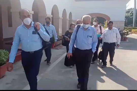टाटा कंस्ट्रक्शन की भूमिका को लेकर फिलहाल ट्रस्ट के लोग कुछ भी नहीं बोल रहे हैं. 