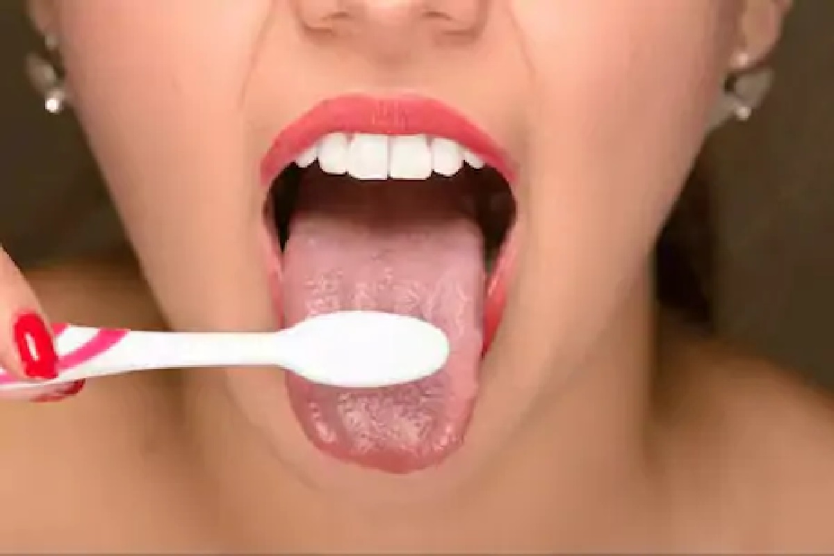 टूथब्रश कोरोनो वायरस को मुंह में पनपने से रोकता है. 