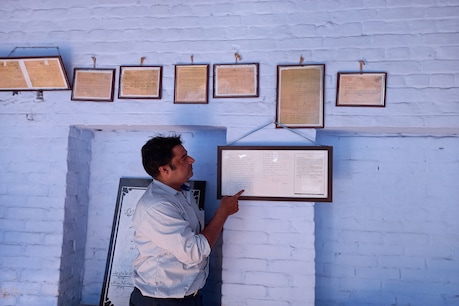 Gandhi Jayanti 2020: लखनऊ से महात्मा गांधी का खास कनेक्शन, फरंगी महल में आज भी है बापू का कमरा Gandhi Jayanti 2020: लखनऊ से महात्मा गांधी का खास कनेक्शन, फरंगी महल में आज भी है बापू का कमरा