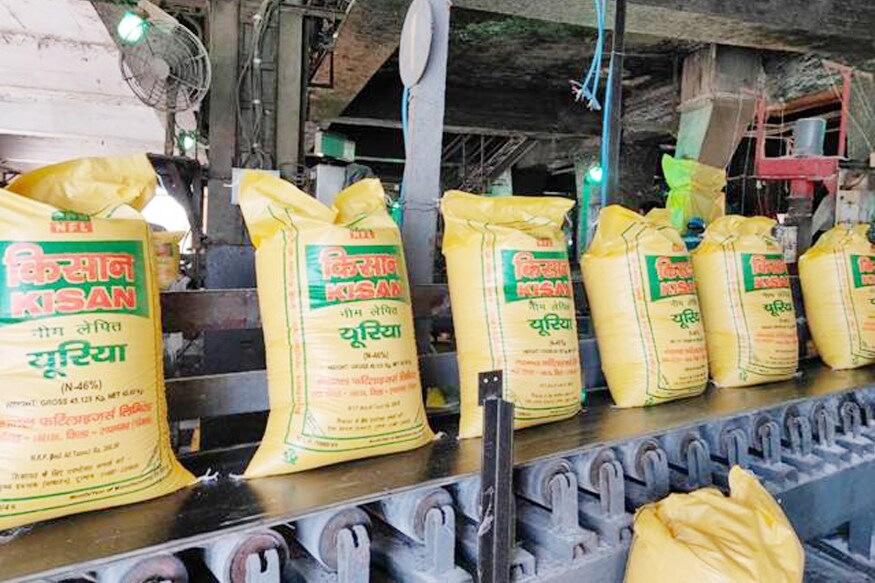 Good news for farmers, help of farmers, cash Fertilizer Subsidy Rs 5000, Direct Benefit Transfer, CACP, PM Kisan Samman Nidhi scheme, income support scheme, Financial Assistance to Farmers, modi government, ministry of agriculture, पीएम किसान सम्मान निधि स्कीम, किसानों को मदद, नकद उर्वरक सब्सिडी 5000 रुपये, सीएसीपी, किसानों के बैंक अकाउंट में डायरेक्ट मदद, किसानों को वित्तीय सहायता, मोदी सरकार, कृषि मंत्रालय