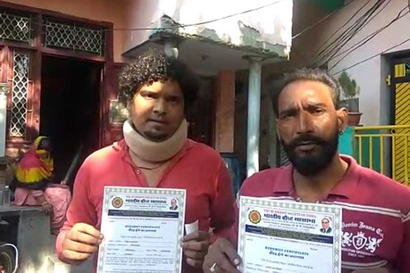 पिछले दिनों गाजियाबाद में वाल्मीकि समाज के 236 लोगों ने बौद्ध धर्म अपनाने की खबर आई थी. ये तस्वीर भी तभी की है.