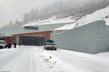 PHOTOS: हिमाचल में प्रचंड ठंड; शिमला, मनाली सहित कई इलाकों में बर्फबारी-बारिश