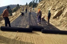 PHOTOS: क्या है मैट्रेस तकनीक, जिससे CM जयराम ठाकुर के इलाके में पक्की हो रही सड़क!