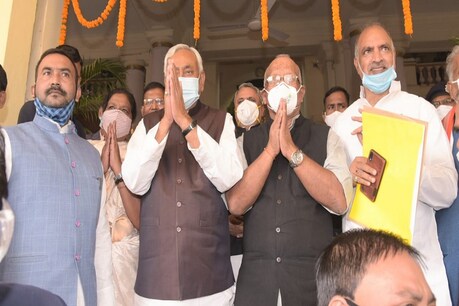बिहार के सीएम नीतीश कुमार और डिप्टी सीएम तारकिशोर प्रसाद की फाइल फोटो