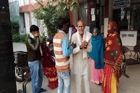 बिहार के लखीसराय में हुई हत्या की घटना के बाद रोते-बिलखते मृतक के परिजन