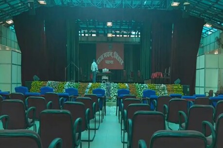 नीतीश सरकार के शपथ ग्रहण समारोह के लिए पटना में बना मंच