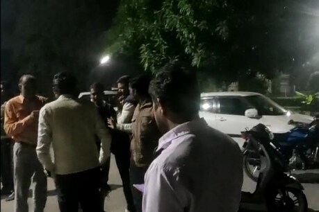 सर्राफा व्यापारी जब अपनी दुकान को बंद करने की तैयारी में थे तभी तीन बदमाश ग्राहक बनकर अंदर घुस आए