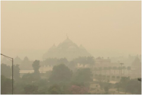 दिल्‍ली एनसीआर में वायु गुणवत्‍ता खतरनाक स्‍तर पर बनी हुई है.  