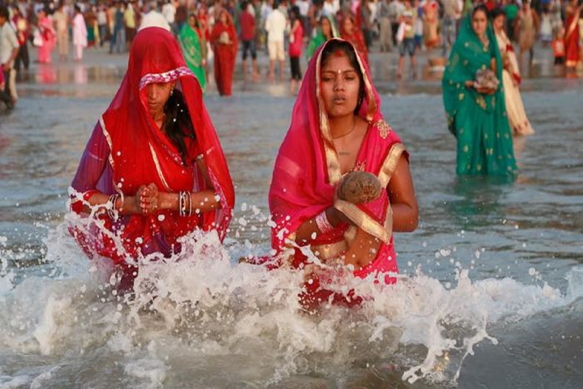 Chhath Pooja 2020: उदीयमान भगवान भास्कर को अर्घ्य के साथ ही छठ महापर्व संपन्न