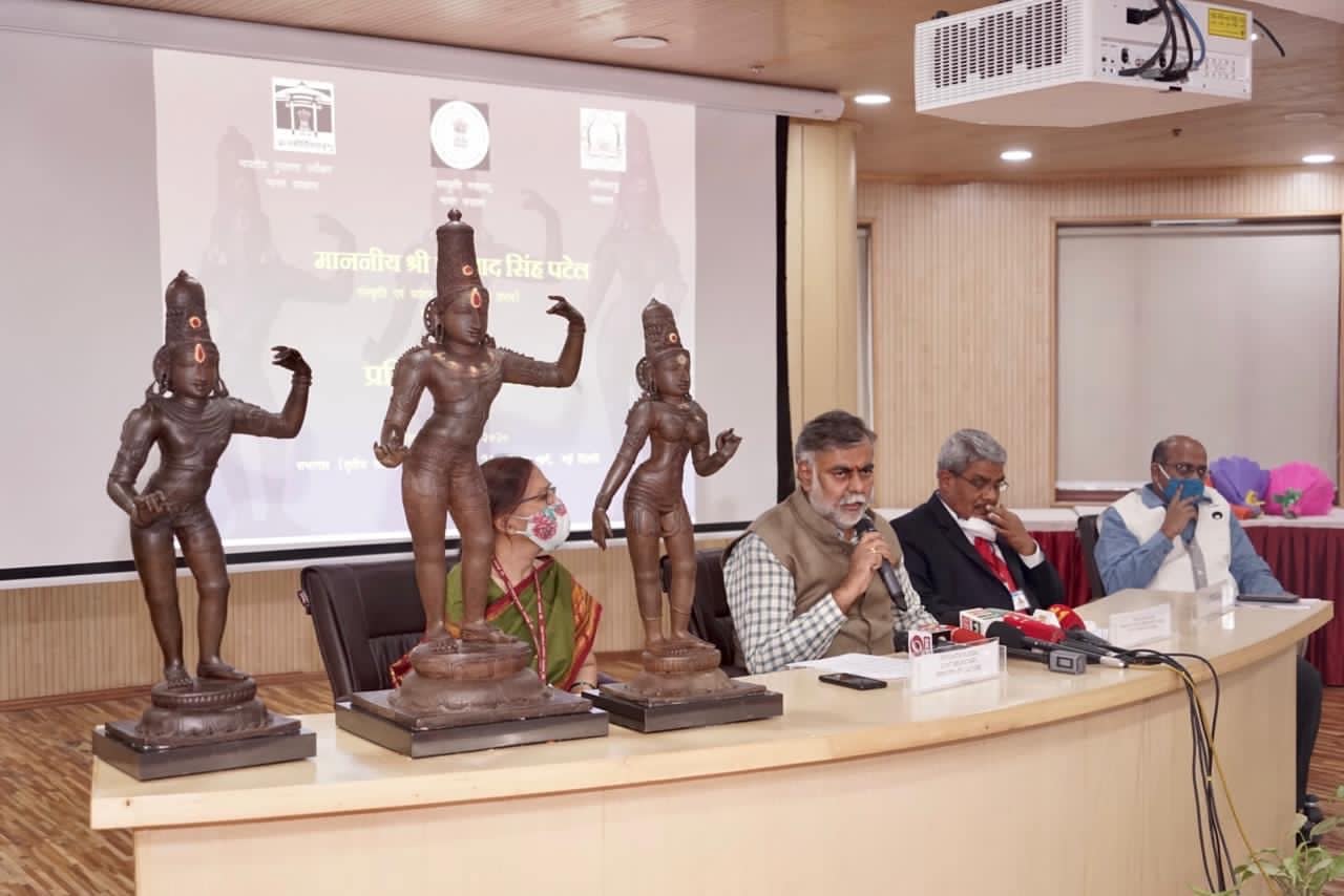 42 साल पहले चोरी हुई भगवान राम, लक्ष्मण और सीता की कांस्य प्रतिमाएं भारत को  मिलीं वापस | bronze idols of Lord Ram Laxman Sita stolen 42 years ago  returned to India