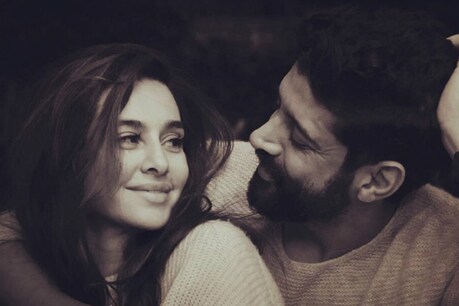 फरहान अख्तर, शिबानी दांडेकर (Photo Credit- @shibanidandekar/Instagram)