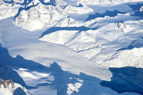 पहली बार ग्लेशियर (Glacier) के नीचे इतनी अहम खोज हुई है. (प्रतीकात्मक तस्वीर: Pixabay)