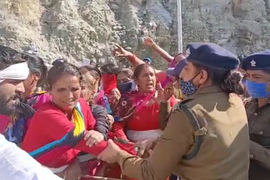 PHOTOS: डोबरा चांठी पुल का श्रेय लेने पहुंची कांग्रेस को सुननी पड़ी मुर्दाबाद 3 PHOTOS: डोबरा चांठी पुल का श्रेय लेने पहुंची कांग्रेस को सुननी पड़ी मुर्दाबाद 3