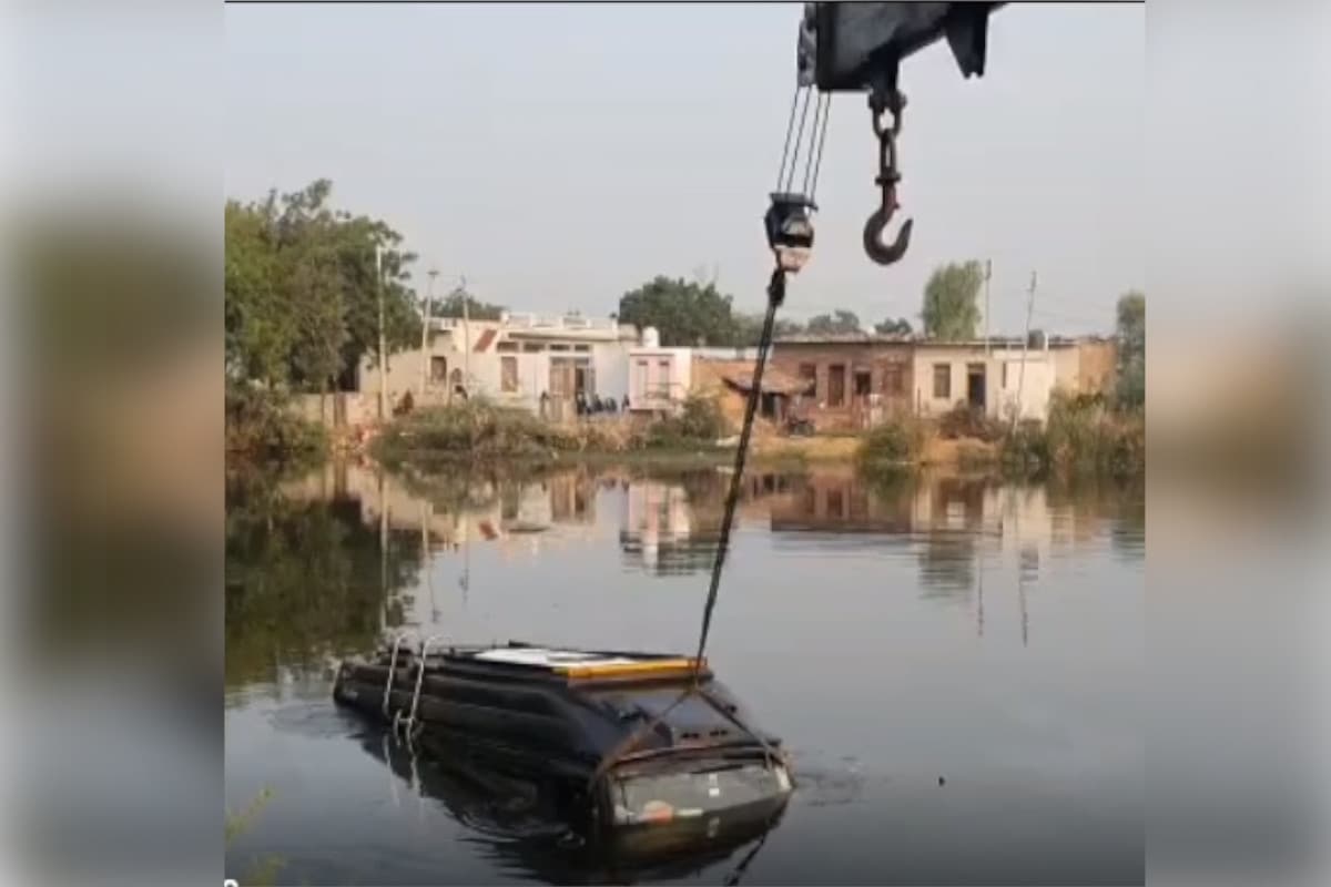 Kota: तलाई में गिरी मिनी बस, आशा सहयोगिनी ने किया कमाल, 7 लोगों की बचाई जान, जाने कैसे हुआ यह सब Rajasthan- Kota- Mini bus fell in Talai- Asha Sahyogini did amazing- saved 7 People lives