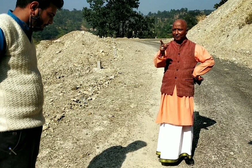 PHOTOS: सड़कों की खराब क्वालिटी देख अफ़सरों पर भड़के लैंसडौन विधायक दिलीप रावत 17 PHOTOS: सड़कों की खराब क्वालिटी देख अफ़सरों पर भड़के लैंसडौन विधायक दिलीप रावत 13