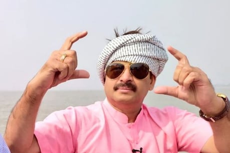 बीजेपी सांसद मनोज तिवारी ने गंगा में नाव की सैर करते हुए न्यूज 18 के साथ एक्सक्लूसिव बातचीत की.